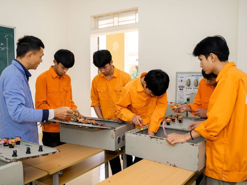 Review Địa Chỉ Học Nghề Điện Tử Công Nghiệp Uy Tín Ở Nghệ An 14