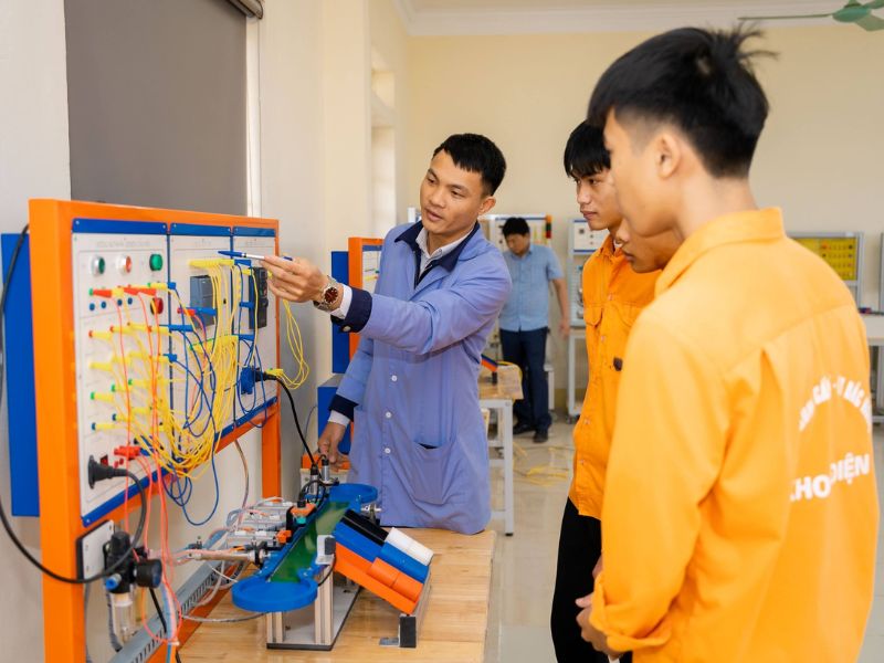 Review Địa Chỉ Học Nghề Điện Tử Công Nghiệp Uy Tín Ở Nghệ An 15