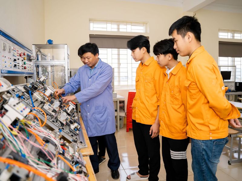 Review Địa Chỉ Học Nghề Điện Tử Công Nghiệp Uy Tín Ở Nghệ An 16
